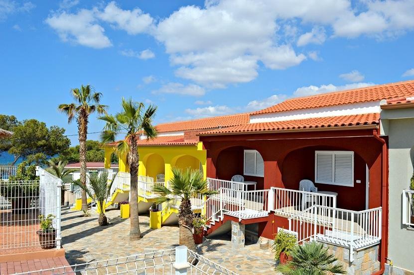 La Mojonera Apartment *
